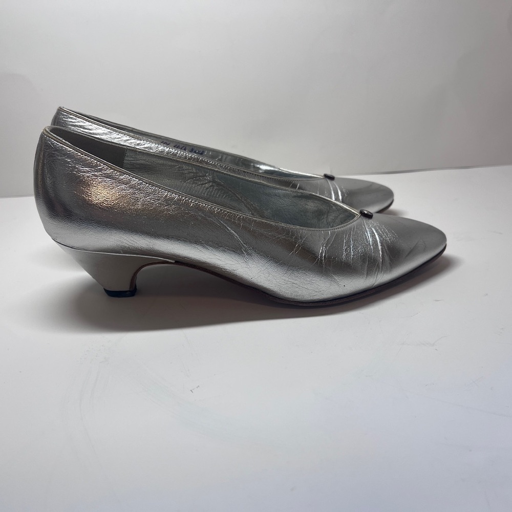 Vintage Metallic Gucci Silver Kitten Heels - Picture 3 of 9